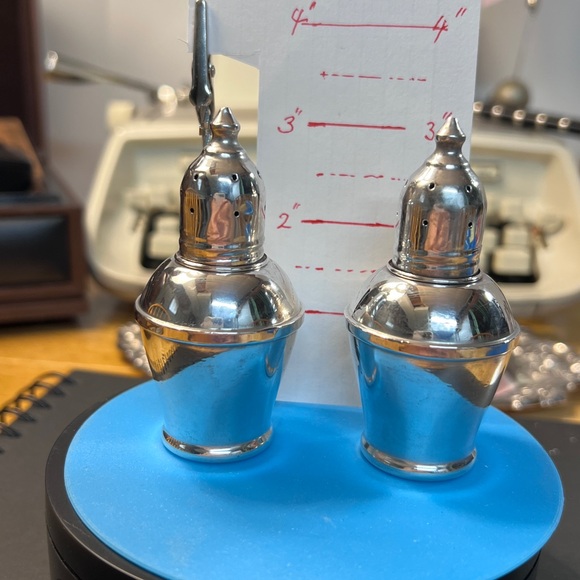 Mid-Century Weighted Sterling Silver Salt & Pepper set. - Picture 4 of 9